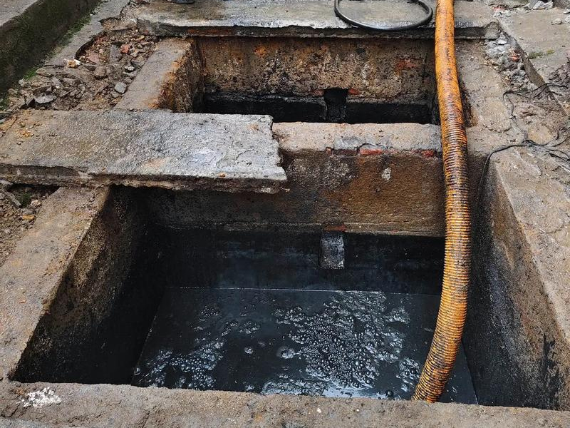铁心桥清理化粪池